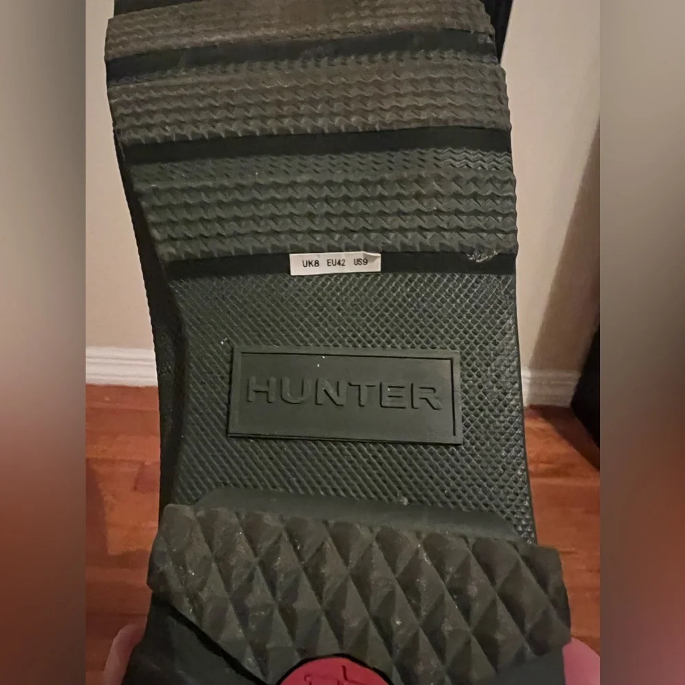 Men’s Original Hunter Chelsea Boots (Size 9) - Dark Olive (Only Worn Once)